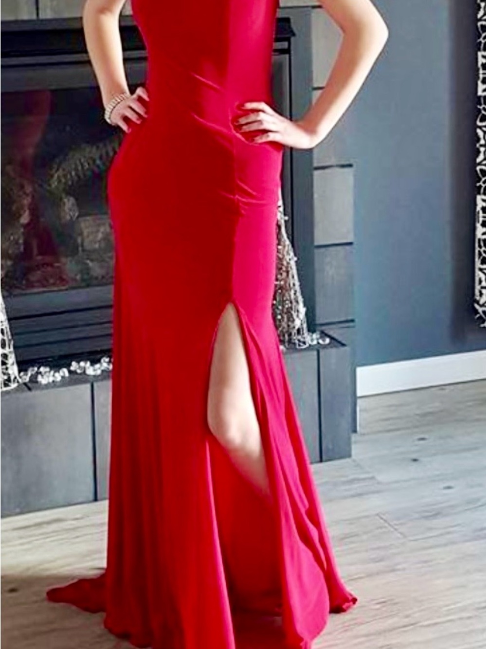Red Formal Dress Size 6 with Slit & Train – Evening Gown - Picture 7 of 8